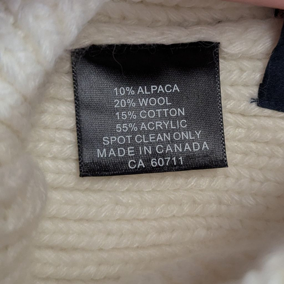 Norla Canada White Knit Beanie NWT with Pom Pom, One Size Alpaca - Picture 6 of 6